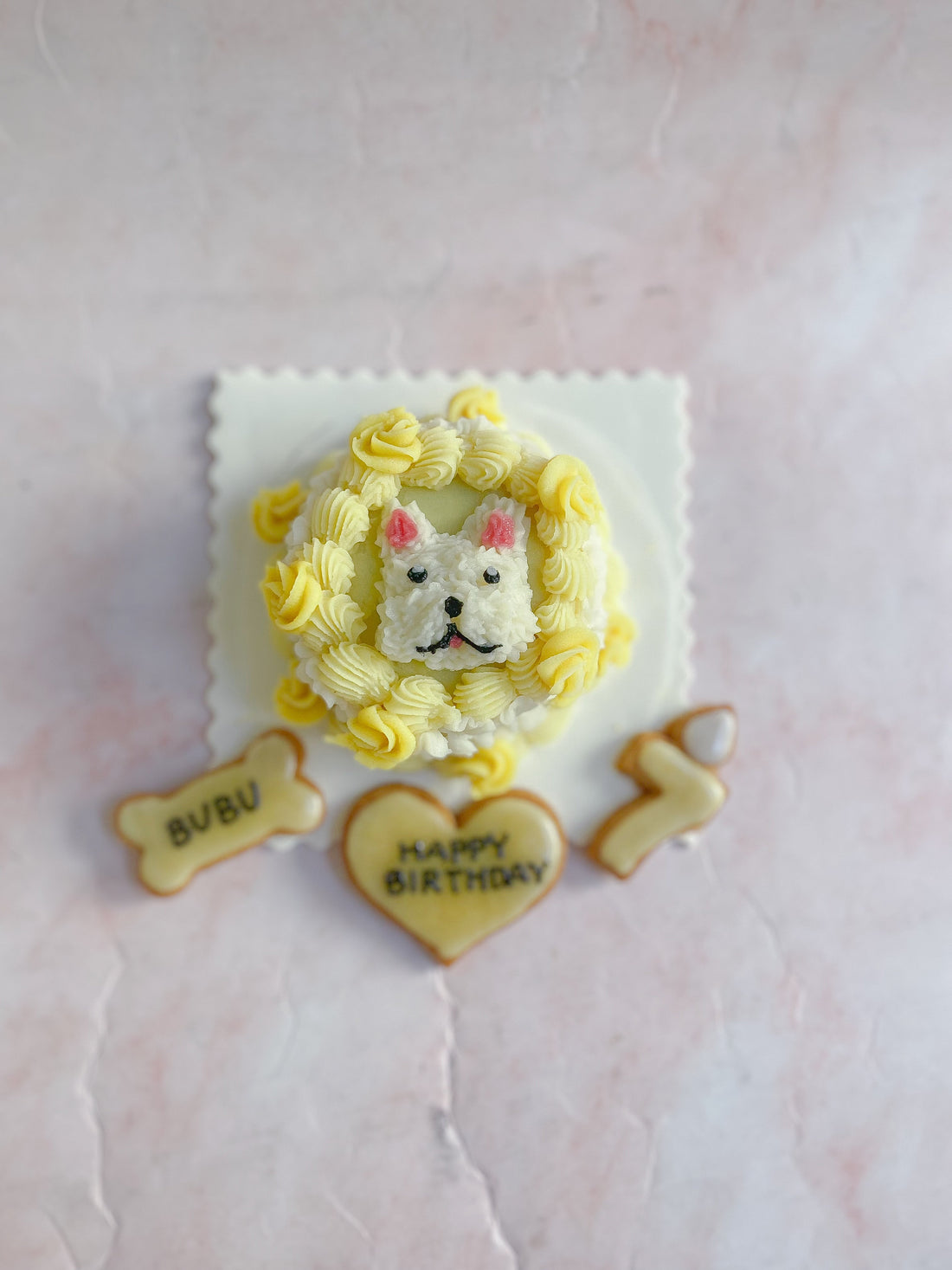 犬用ケーキ、黄色は何を使ってる？