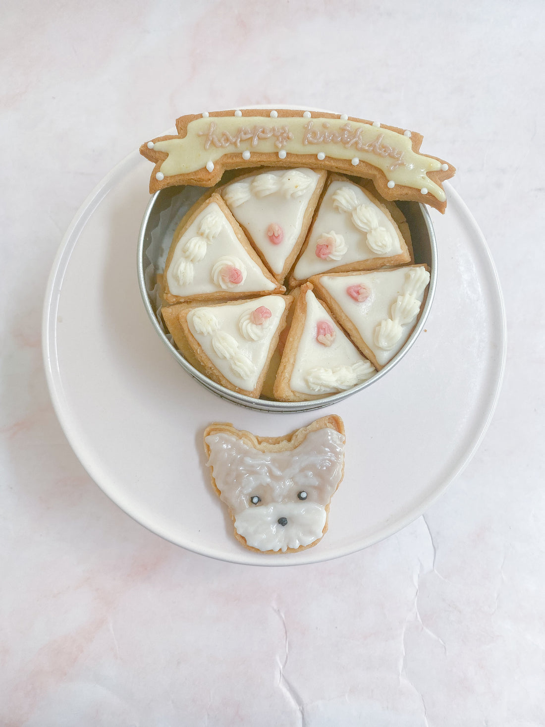 犬用クッキー缶ショートケーキ